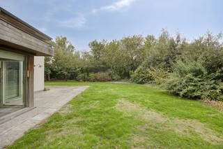 This detached house is located along the Damweg near the polders, which was built on a conveniently oriented plot (1,027m²). In addition to a...