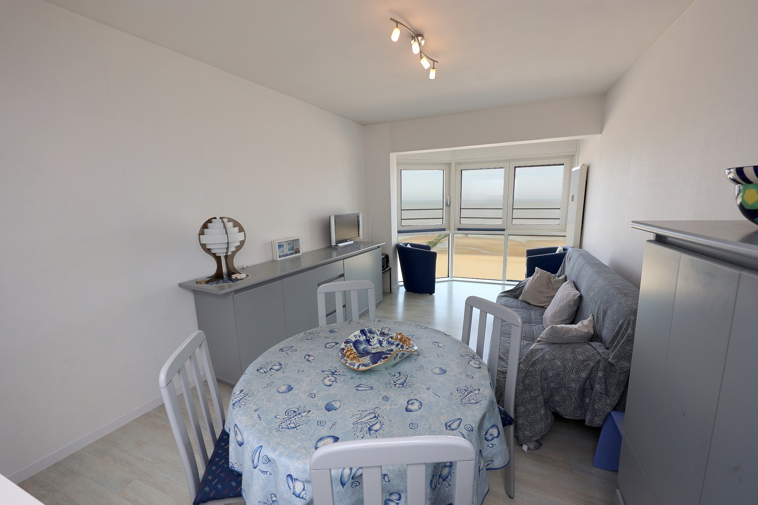 Mooi appartement met 1 slaapkamer en schitterend zeezicht in Mariakerke ! - foto 5