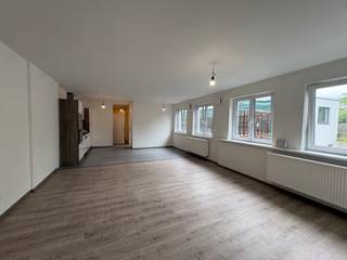 <strong>Nieuwbouwappartement met 2 slaapkamers te Wervik.</strong><br /><br /><strong>Appartement bestaande uit:</strong><br />Inkom, woonkamer, open keuken, badkamer met douche, toilet, 2 slaapkamers.<br /><br />+ Fietsenberging<br />+ Centrum Wervik<br />+ Mogelijkheid staanplaats € 25/maand <br /><br /><strong>Interesse?</strong> Klik hier! https://mijnhuurprofiel.be/property/91f655ef-b1a4-42ed-a632-c840e4599c8f