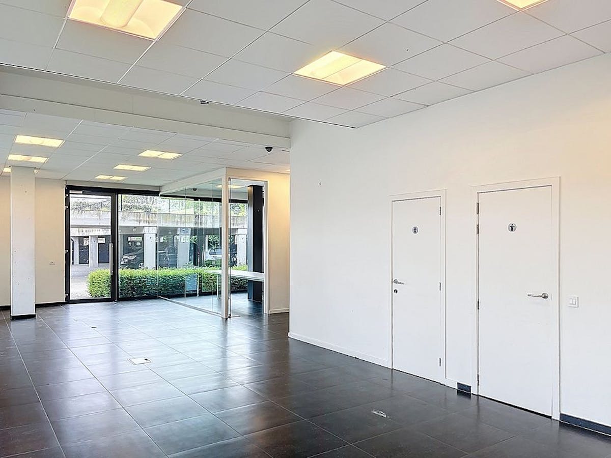 Ready to move in office (approx. 120 m²) for rent in Ghent - photo 3