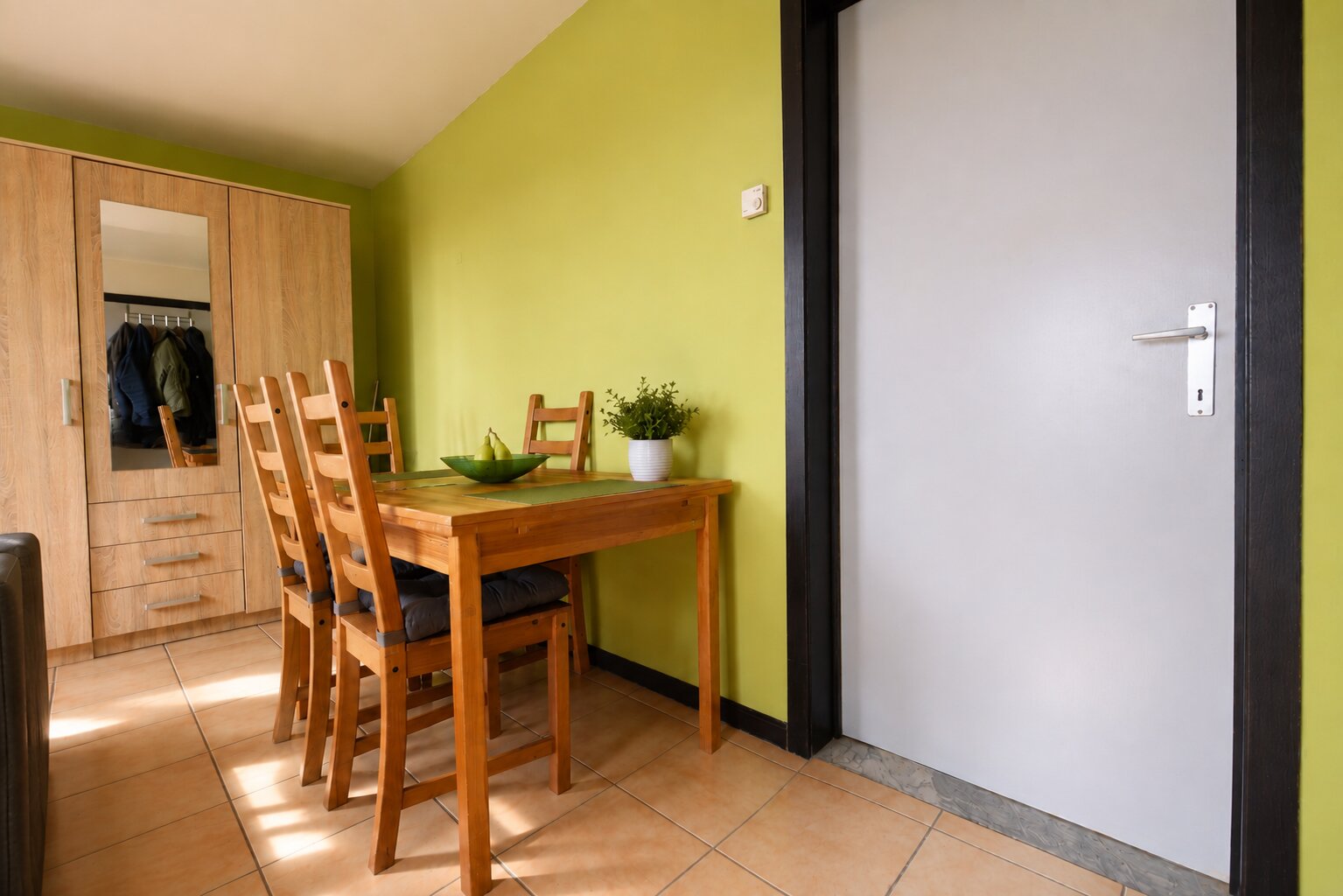 Studio met zonnig terras, garage en kelderberging in centrum Eeklo voor 95.000 EUR - foto 5
