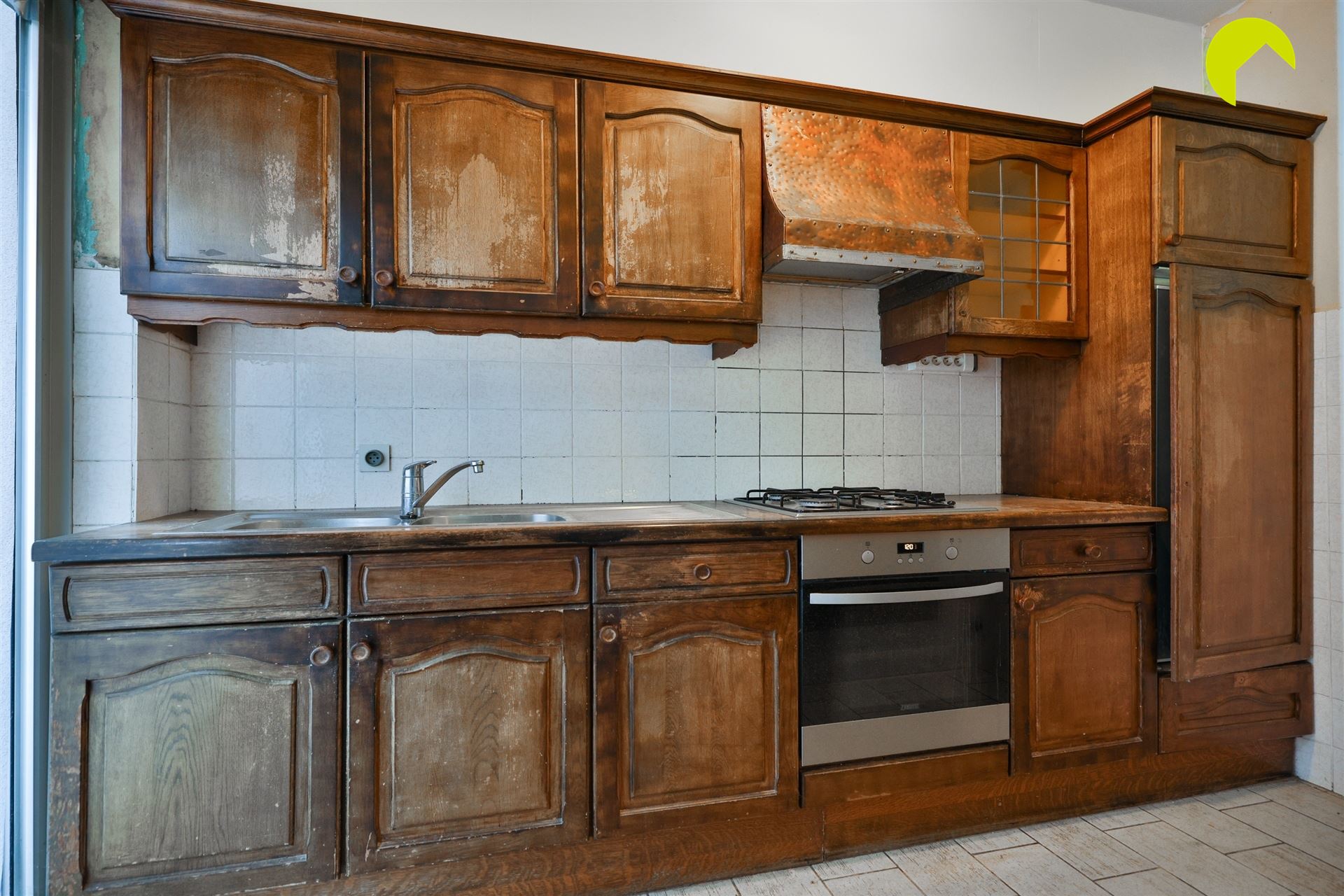 Te renoveren gelijkvloers appartement en garagebox te Hoboken! - foto 3