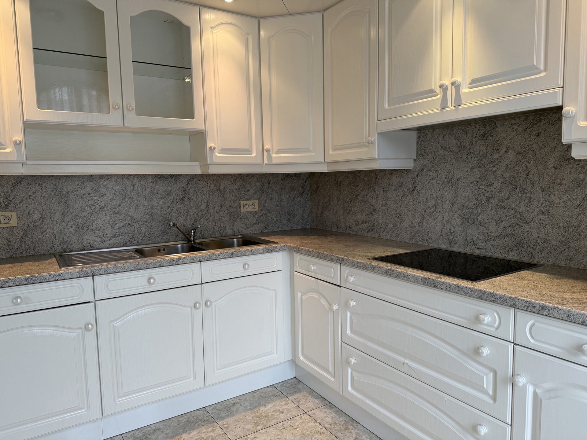 Ruim appartement met 3 slpk. + garage op de Markt in Retie - foto 4