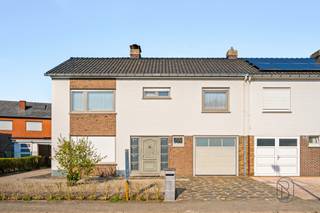 Ruime gezinswoning met 4 slaapkamers, garage, zuidgericht terras en tuin, gelegen in een aangename en goed bereikbare omgeving! Deze woning...