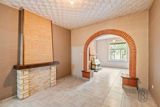 Goed gelegen TOFFE WONING met 3 slaapkamers, GARAGE en TUIN. INDELING: inkom en traphal, keuken met eetplaats, RUIME woonkamer,...