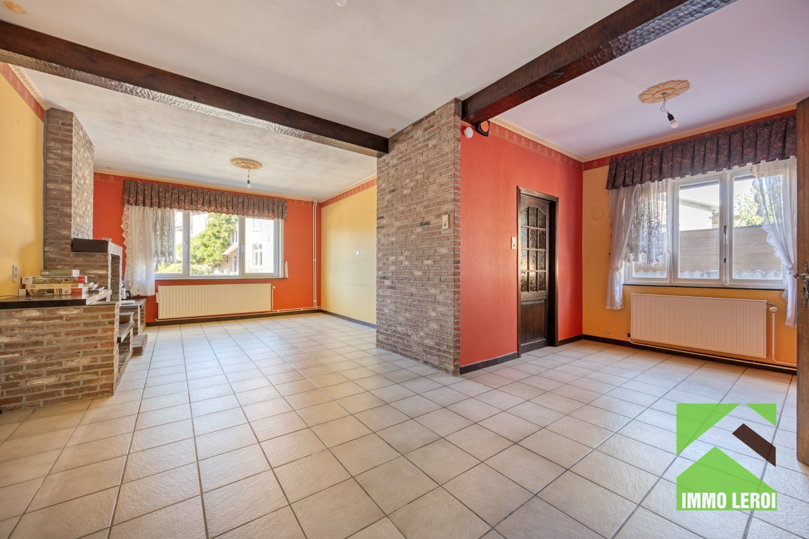 Mooie gezinswoning met 2 garages en prachtige tuin op totaal 52a 91ca - foto 4