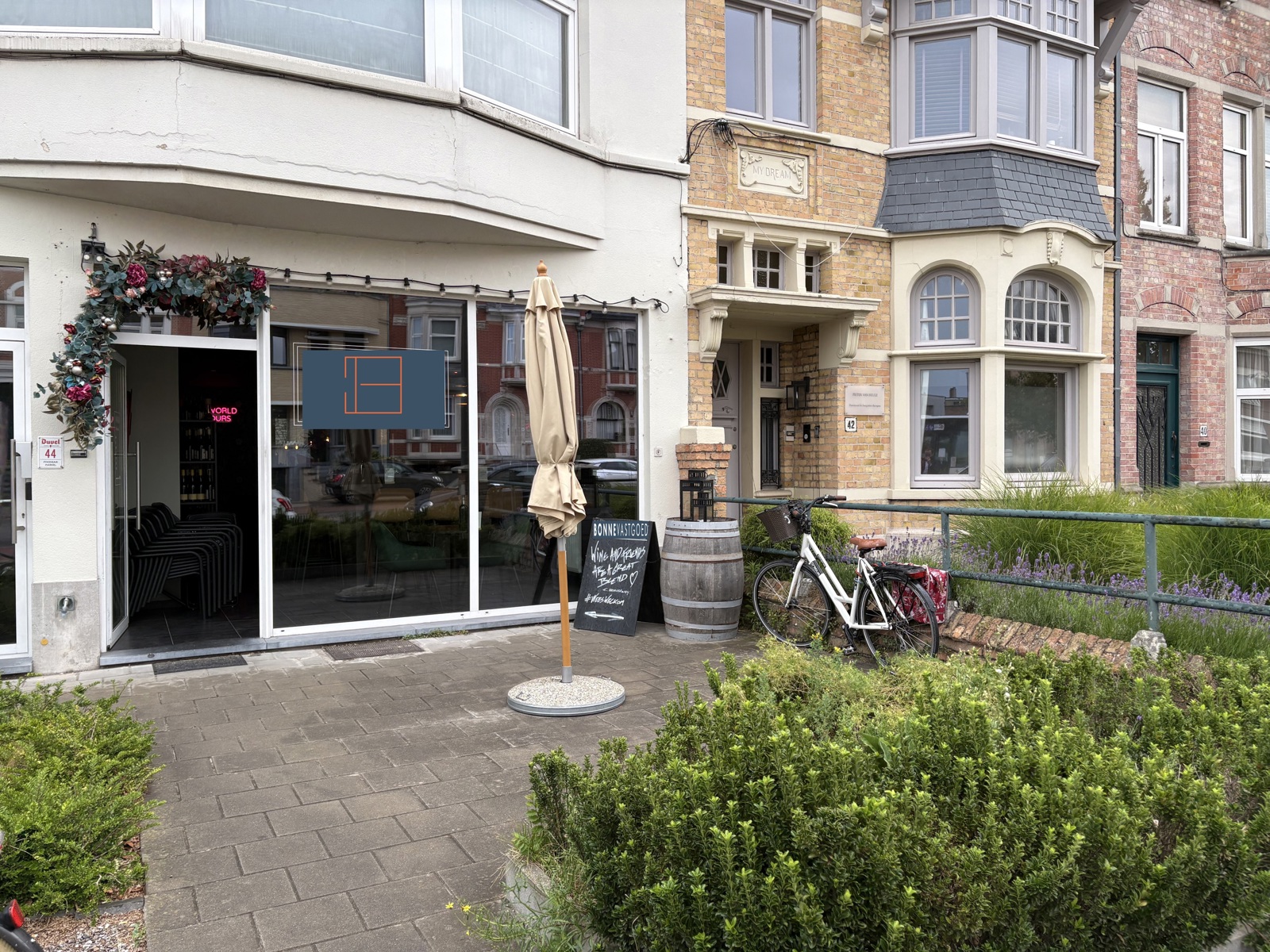 Commercial for sale in Bruges