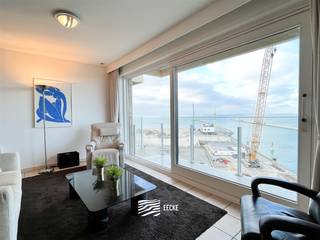 Appartement exceptionnel de deux chambres et chambre intérieureMagnifique vue sur la mer, le chenal du port et le phare du huitième étage Hall...