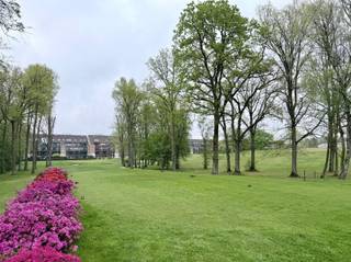 Op een uitzonderlijke ligging aan de Miksebaan, aan de golf van Brasschaat, ontdek je deze lichtrijke duplex (V3 + V4) van maar liefst 248m². Je...