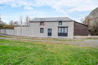 Contact Jeremy +32(0)472 91 80 37 - jeremy.champagne@weinvest.beSuperbe maison en pierres située en pleine campagne dans le village de Vaulx avec...