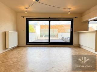 Dit appartement is beschikbaar vanaf 1 december 2025! Geen vaste maandelijkse kosten.Ruim gerenoveerd 1-slaapkamerappartement te Beverst!Dit...