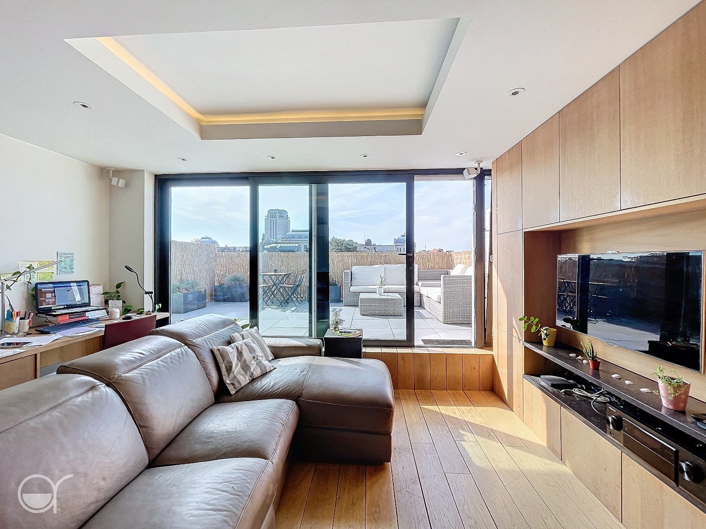 Gemeubeld dakappartement met terras met uitzicht op De Vooruit, Boekentoren en de Drie Torens van Gent. - foto 4