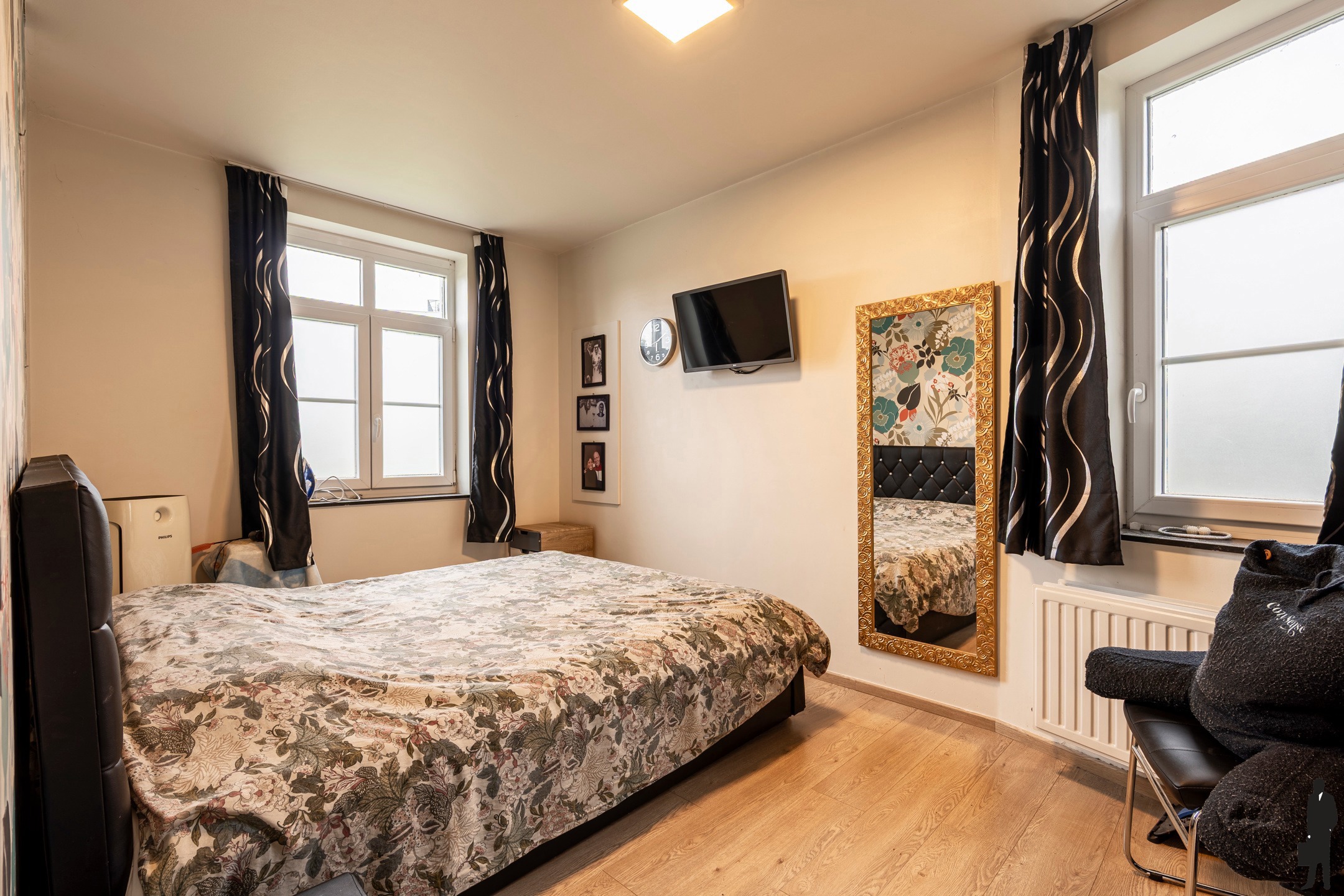 Mooi gelijkvloers appartement MET TUIN en 2 staanplaatsen. - foto 4
