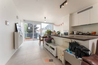 Dit toffe 2-slpk appartement is bereikbaar via een binnenplein aan de Sint-Blasiusstraat 9, van waaruit vele locaties perfect te voet of met de...