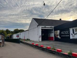 À LOUER – Garage professionnel à Corbais (Grande Route n°52)Situé sur un axe très fréquenté, ce spacieux garage bénéficie d’une visibilité...