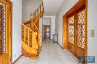 Square Estate biedt u deze ruime eengezinswoning aan, ideaal gelegen aan de Romeinsesteenweg. Deze woning met 3 gevels biedt veel ruimte en is als...