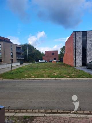 Beau terrain à bâtir situé à Boekt (Heusden-Zolder). Ce terrain à bâtir pour une construction jumelée est situé sur une parcelle de 4A 41Ca.Cela vous...