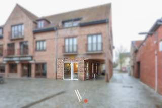 Droom je van een eigen handelszaak? Dan ben je hier aan het juiste adres!Dit handelsgelijkvloers is gelegen in het hart van Izegem, in de nabijheid...