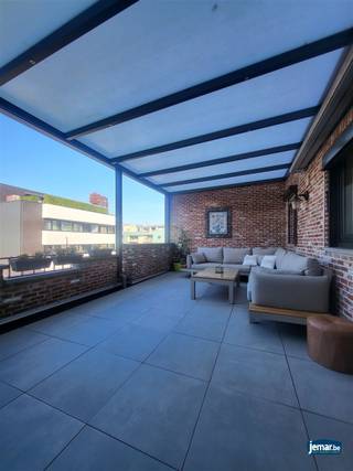 Ruim appartement met hoogwaardige afwerking. Dit prachtig gerenoveerde appartement, gelegen in hartje Genk, biedt maar liefst 195 m² woonoppervlakte...