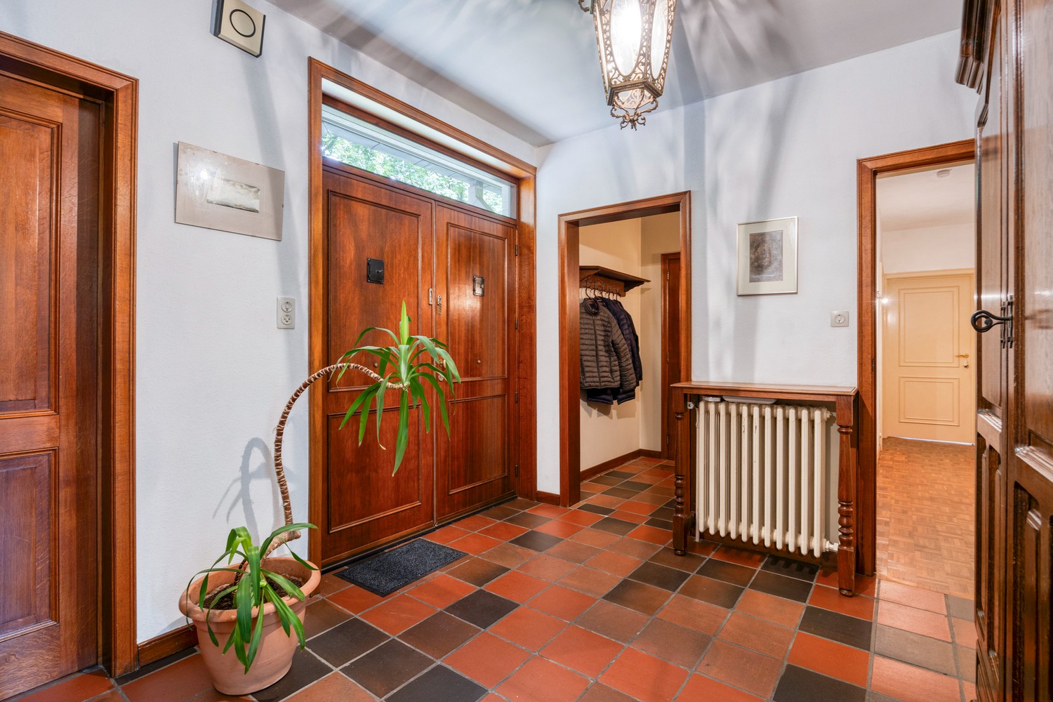 Ruime villa met vijf slaapkamers en tal van mogelijkheden in Zoutleeuw te koop! - foto 4