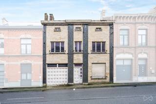 Contact et visites : Mattia Di Pisa – 0484 64 96 68 Bien de caractère à rénover 4 chambres, garage et grand jardin Marcinelle Située à Marcinelle,...