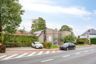 Op een uitstekende, goed bereikbare locatie in Heusden (Destelbergen) bieden wij een instapklare praktijkruimte en/of kantoorruimte te huur aan...