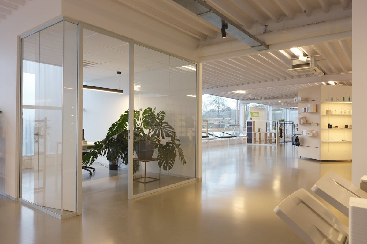 Instapklaar kantoor (ca. 500 m²) te huur te Oostkamp. - foto 5