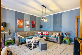 Dit gelijkvloers appartement is gelegen in een toffe, rustige woonwijk, vlakbij het centrum van Hoevenen. Winkels, openbaar vervoer en scholen...