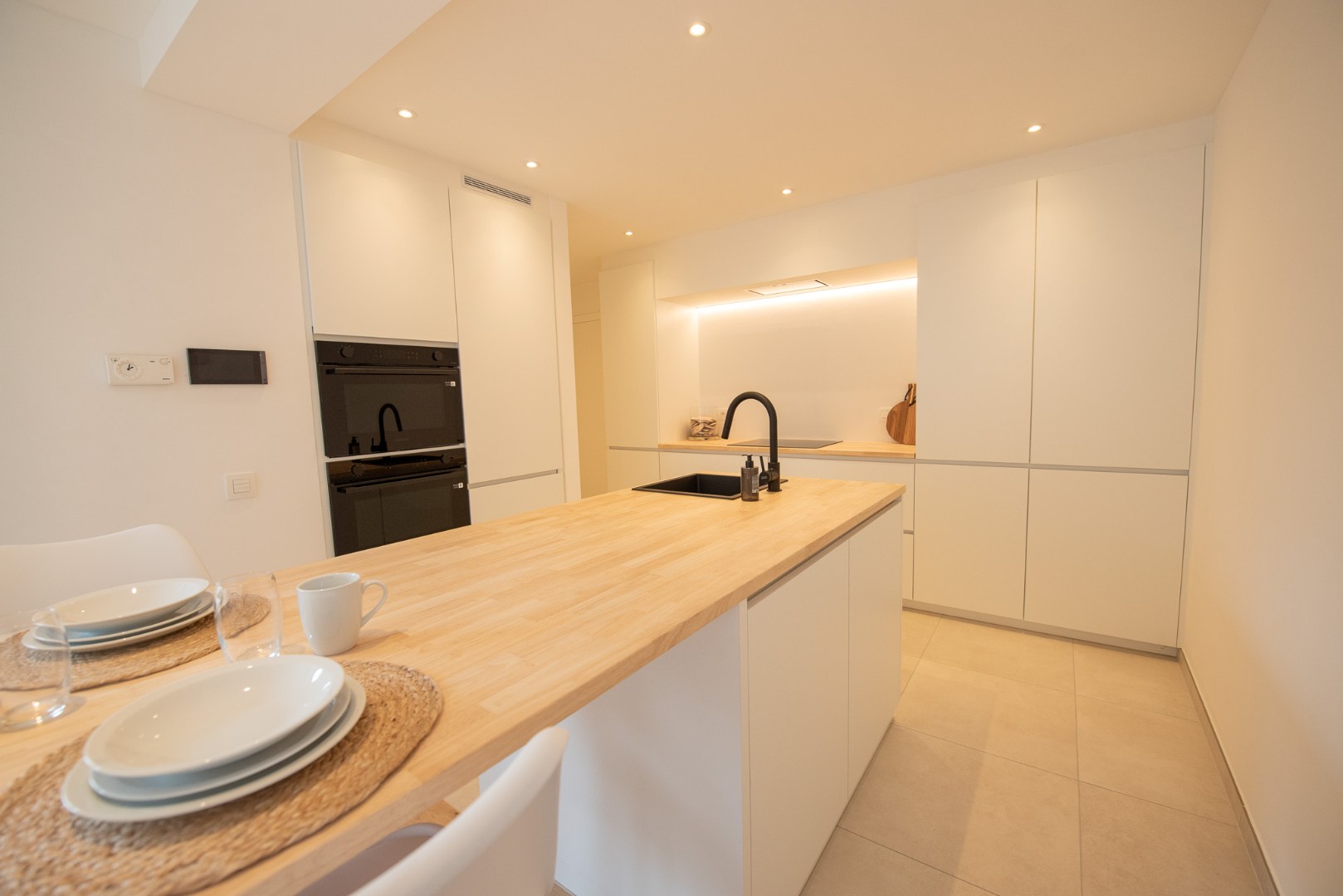 TE KOOP: Instapklaar, volledig gerenoveerd appartement met 1 slaapkamer in hartje Waregem - foto 4