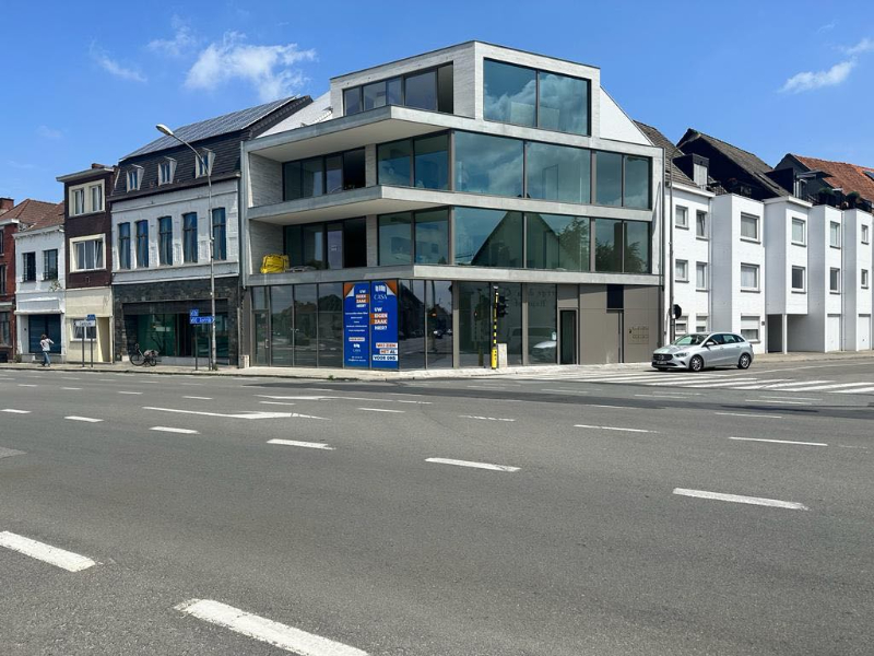 Commercieel handelspand te huur op toplocatie aan station Ingelmunster - photo 1