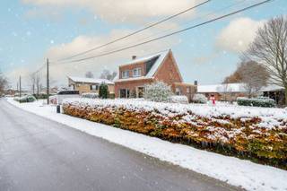 Deze praktische woning is gelegen in een rustige straat in Poppel omgeven door weilanden en groen. De woning is voorzien van een lichte...