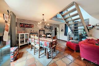 Présentation complète et plan vidéo dynamique disponibles sur notre site :https://weinvest.be/fr-BE/property/for-sale/huy/house/33258? We Invest Huy vous présente cette charmante maison idéalement située à la Sarte à Huy sur une parcelle de 2 463 m², même propriétaire de puis la construction.  Au rez-de-chaussée : hall d'entrée, séjour, cuisine, véranda, dressing, deux chambres, salle de douche. Au1er étage : hall de nuit, deux chambres, salle de bain. Le sous-sol comprend deux caves offrant des espaces de rangement supplémentaires ainsi qu'un garage. À l'extérieur, profitez d'un jardin verdoyant, d'une terrasse et de 2 places de parking. Aspects techniques :  chauffage central au gaz de ville, de châssis en bois double vitrage, PEB D (20190515003702 – 48 210 kWh/an – 267 kWh/m².an). Electricité non conforme. Offre soumise à l'acceptation des propriétaires. Pour toute question ou pour organiser une visite, n'hésitez pas à contacter Elisa au 0498/43.04.14 ou par email à l'adresse elisa.rom@weinvest.be. Nous sommes là pour vous accompagner dans votre recherche d'achat ou d'investissement ainsi que dans votre projet de vente, n'hésitez pas à faire appel à nous!