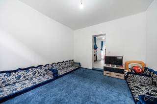 <p>We Invest heeft het genoegen u deze op te frissen studio voor te stellen, gelegen nabij het historische centrum van Brussel, <strong>gelegen te Darimonstraat 7</strong>.<span></span></p>
<p>Het pand geniet van een strategische ligging (nabij de Koolmijnenkaai &amp; de Dansaertwijk), evenals een uitstekende bereikbaarheid (tram | metro | treinstation). Het appartement bevindt zich op het gelijkvloers, in een rustige straat, in een kleine mede-eigendom van 4 verdiepingen, zonder lift en zonder lasten.</p>
<p>Het appartement van ±48 m² is als volgt ingedeeld: inkomhal, leefruimte, keuken, apart toilet en badkamer. Een tuin vervolledigt en verfraait dit pand.</p>
<p>Geen stedenbouwkundige inbreuken volgens de stedenbouwkundige inlichtingen van februari 2026. Momenteel verhuurd, de koper zal het genot van het pand verkrijgen via de huurinkomsten of kan de huurders opzeg geven voor eigen bewoning.</p>
<p>Elektrische installatie conform. EPC: G.</p>
<p>Dankzij zijn strategische ligging, nabij winkels, openbaar vervoer, scholen en belangrijke invalswegen, vormt dit pand een uitstekende opportuniteit voor investeerders of voor wie op zoek is naar een centrale ligging.</p>
<p>Houd er rekening mee dat lichte opfrissingswerken en een herindeling van de ruimtes te voorzien zijn.</p>
<p>Exclusieve bezoeken op zondag 13/09 tussen 10u en 11u, met of zonder afspraak.</p>
<p>Info en bezoeken: anastasia.s@weinvest.be | 02 315 77 22</p>
<p>Zin om meer te zien? Ontdek alle exclusieve panden te bezoeken op 13 september → https://weinvest.be/fr-BE/search?at=Bruxelles&amp;c=4.35121%2C50.8551&amp;t=place&amp;exclusive=1&amp;src=seo-landing</p>