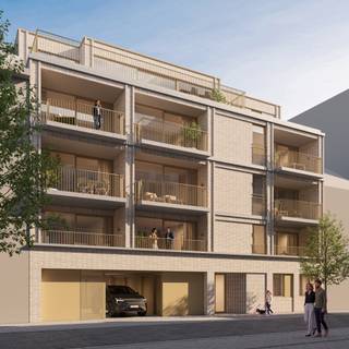 Ontdek <strong>Residentie SOHO</strong>, een stijlvol nieuwbouwproject op een uitstekende locatie in Oostende, vlakbij het <strong>Leopoldpark</strong>. Dankzij de centrale ligging bevinden het bruisende stadscentrum, tal van winkels en horecazaken én het strand zich allemaal op wandelafstand. <br /><br />De residentie omvat een gevarieerd aanbod aan <strong>1- en 2-slaapkamer appartementen</strong>, verdeeld over vier verdiepingen. Met oppervlaktes van <strong>ca. 60 m² tot maar liefst 124 m²</strong> biedt SOHO een passende woonoplossing voor verschillende woonwensen.<br /><br />Elk appartement beschikt over een aangenaam <strong>zuidwest gericht terras</strong>, ideaal om volop te genieten van de middag- en avondzon. De appartementen worden bovendien kwalitatief afgewerkt volgens het hedendaagse wooncomfort en uitgerust met onder andere <strong>vloerverwarming en een warmtepomp</strong>.<br /><br />Op het gelijkvloers zijn <strong>parkeerplaatsen</strong> voorzien die afzonderlijk kunnen worden aangekocht. Daarnaast beschikt de residentie over een praktische <strong>fietsenberging</strong>. <br /><br /><u><strong>TROEVEN:</strong></u>
<ul>
	<li>Centrale ligging</li>
	<li>1 &amp; 2 slaapkamer appartementen</li>
	<li>Zuidwest gerichte terrassen</li>
	<li>Energiezuinig (vloerverwarming en warmtepomp)</li>
	<li>Parkeergelegenheid</li>
	<li>Fietsenberging aanwezig</li>
</ul>
<br /><strong>Contacteer ons voor meer informatie en beschikbaarheden!</strong>