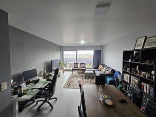 Cozy 2 bedroom apartment with beautiful views.Located on the 8th floor and easily accessible by elevator.The apartment has a spacious entrance, a...