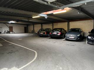 Overdekte autostaanplaats te huur in het centrum van WaregemAutostaanplaats te huur in de Holstraat te Waregem, vlotte verbinding naar de ring toch...