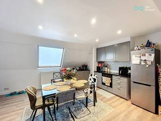 *** A VENDRE *** Tubize ! Charmant appartement 2 chambres rénové en 2018, proche de toutes commodités et à 600m de la gare ! Idéal pour...