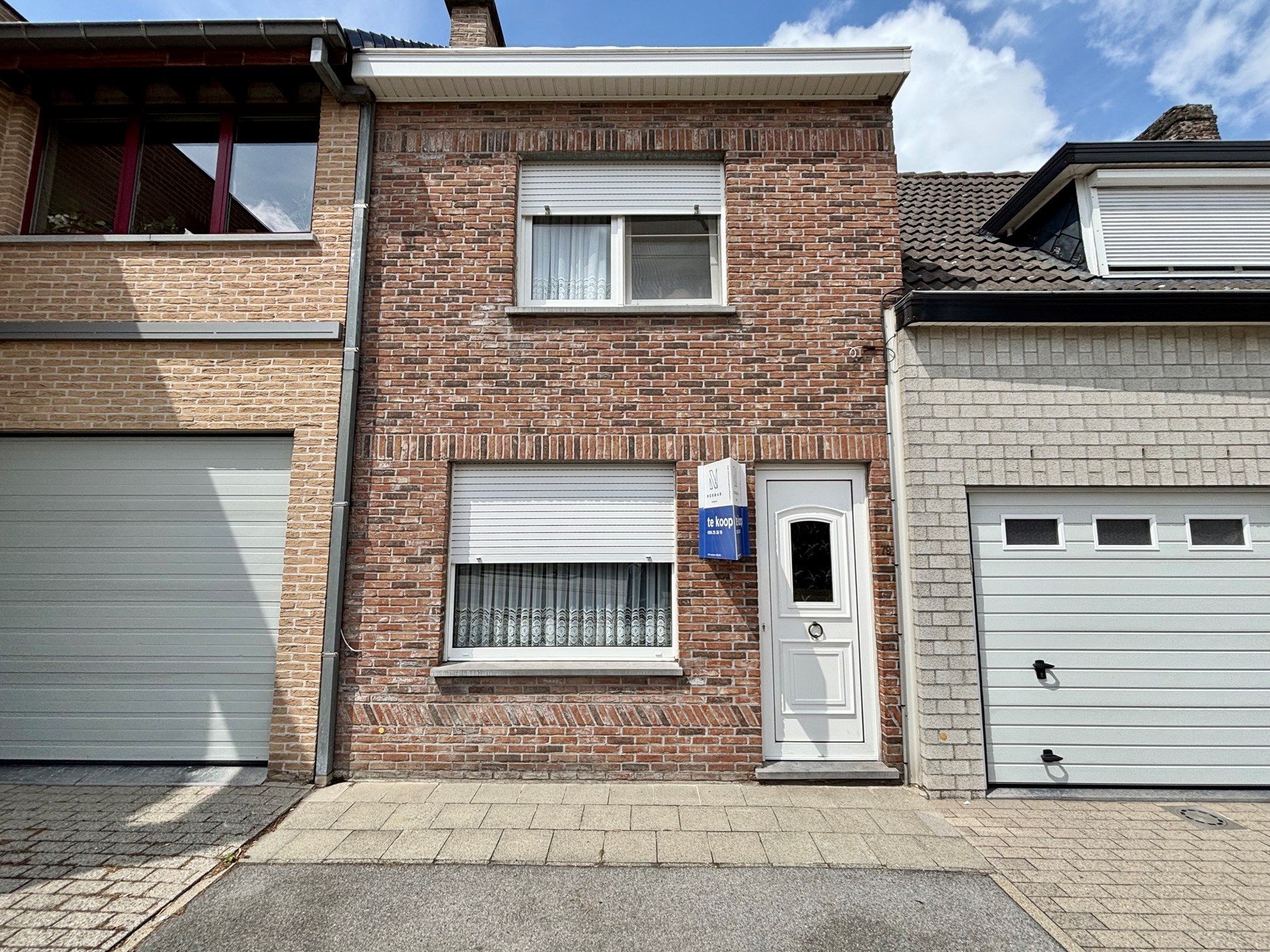 Deze op te frissen woning met parkeerplaats bevindt zich op een boogscheut van centrum Kuurne. - foto 2