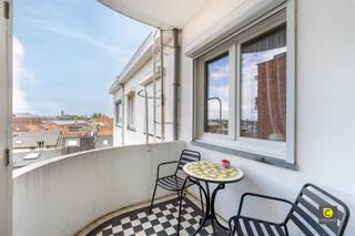 Ontdek dit prachtige dakappartement in het hart van Antwerpen, een unieke kans om te wonen in een stijlvolle en comfortabele ruimte. Met drie...