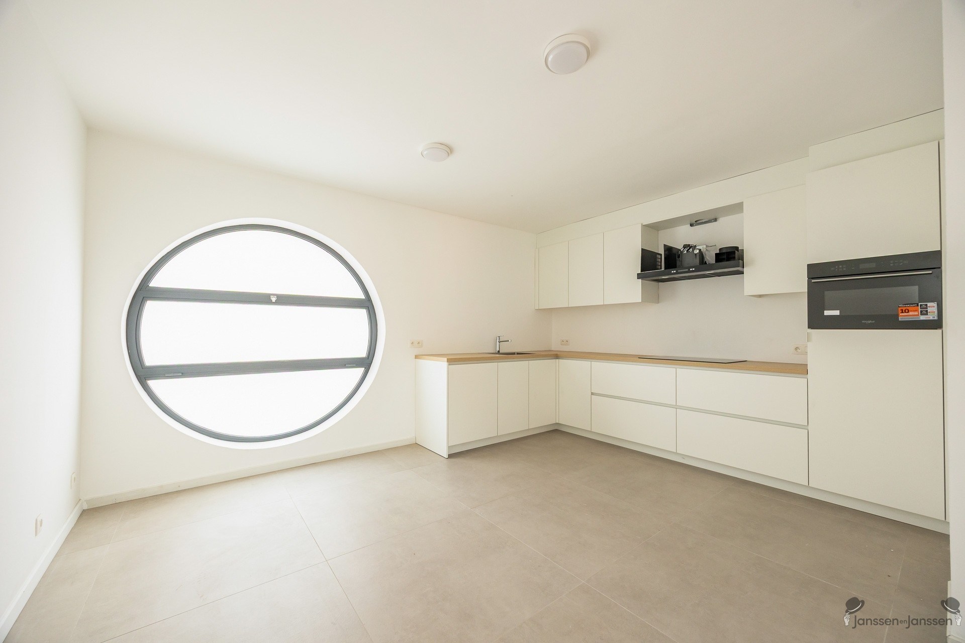 Karaktervolle, gerenoveerde woning met veelzijdige indeling tegenover de kerk van Brecht - foto 2