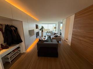 Luxueus afgewerkte loft, gelegen op de 4e verdieping van een gebouw vlakbij de Up-site, tussen Tour & Taxis en het noordstation. Deze loft omvat...