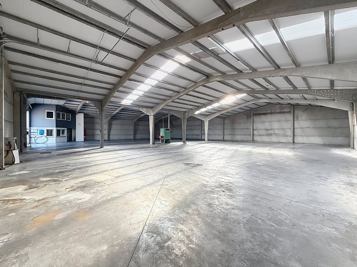 Entrepôt (1 050 m²) avec bureau (180 m²) à louer à Evergem - photo 4