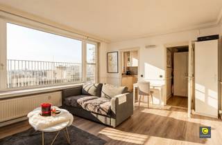 Bright rooftop apartment with exceptional terrace and panoramic viewsOn the eleventh floor of a well-kept building on the De Roest d'Alkemadelaan is...