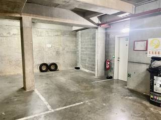 Parking souterrain dans la résidence "Sablon", un bâtiment bien entretenue et construite en 2004. L'emplacement souterrain est situé au niveau -1...