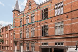 In het hart van de bruisende Theaterbuurt, verscholen in de rustige Tabakvest, bevindt zich dit uitzonderlijke appartement in het...