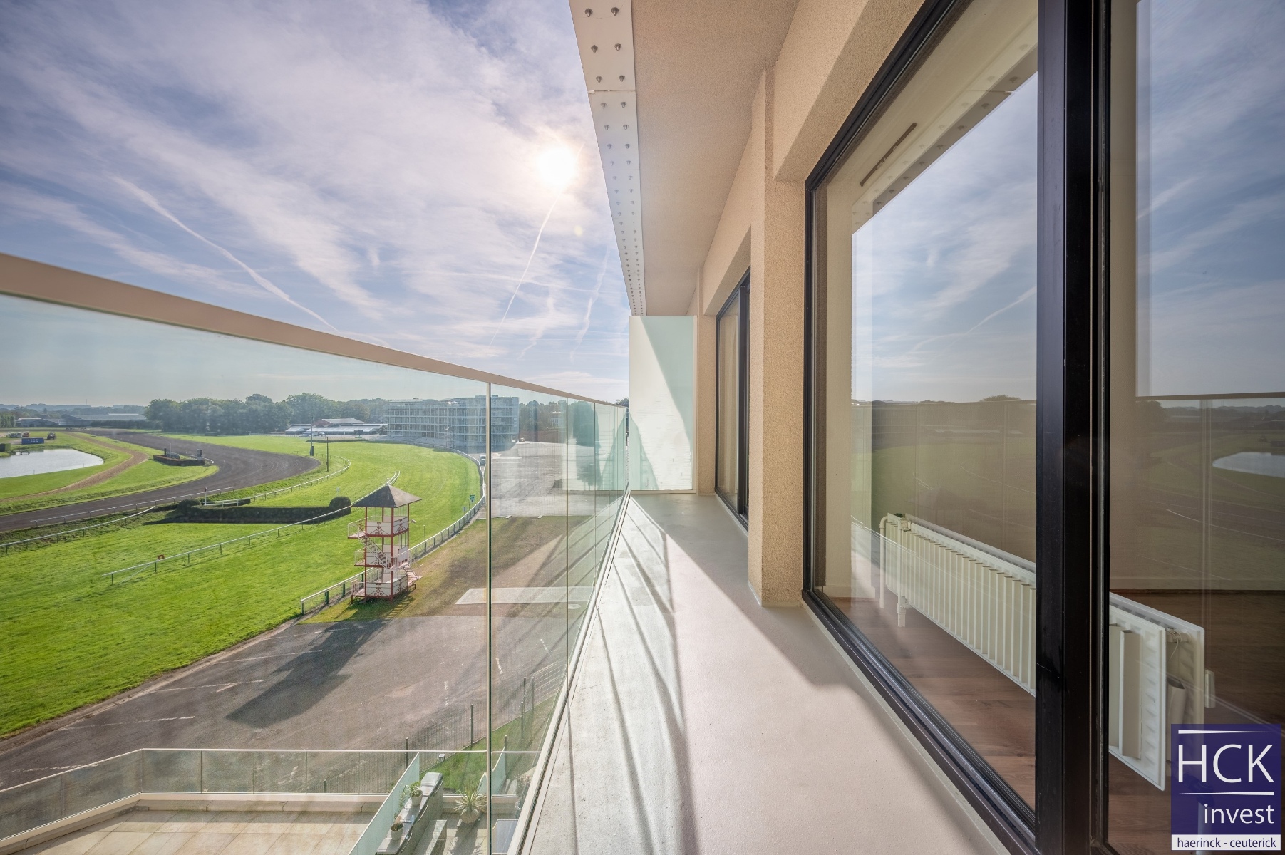 WAREGEM - Vernieuwd app. met 1 SLPK en PRACHTIG ZICHT op Hippodroom !!! - foto 2