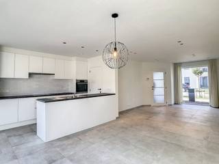 Dans la Gaarlemstraat à Zwankendamme, nous trouvons cette maison récente avec 3 chambres, jardin avec route arrière et garage. La maison à louer...