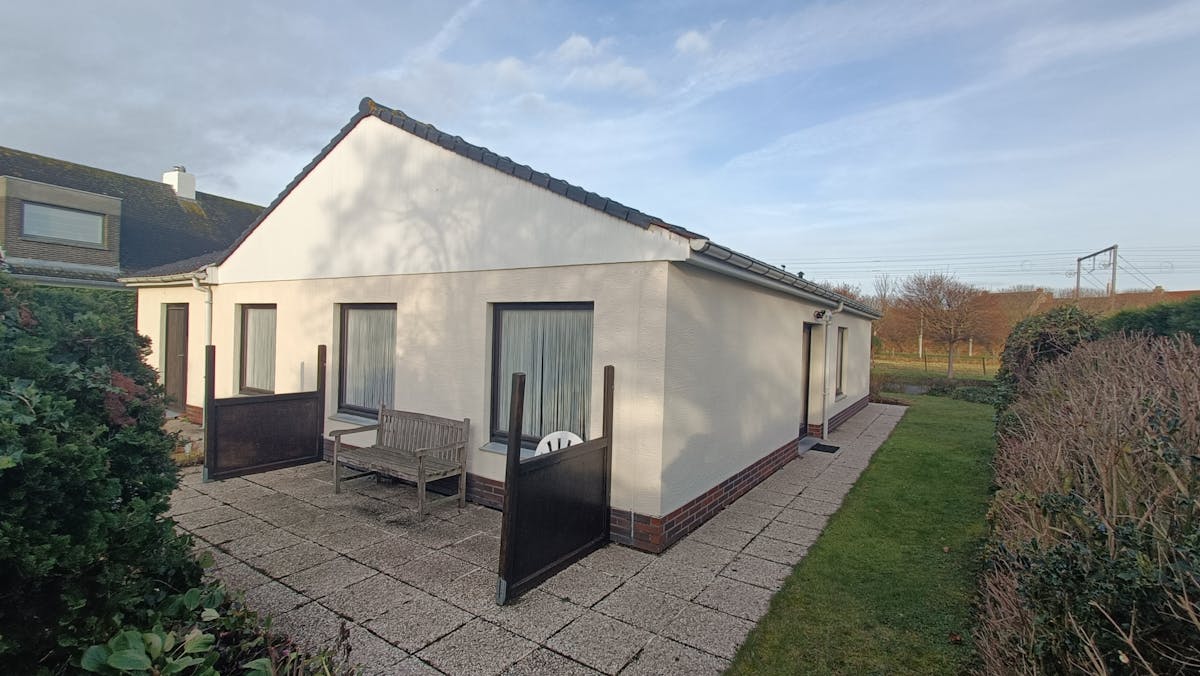 Charmante bungalow gelegen in een residentiële villawijk - foto 3