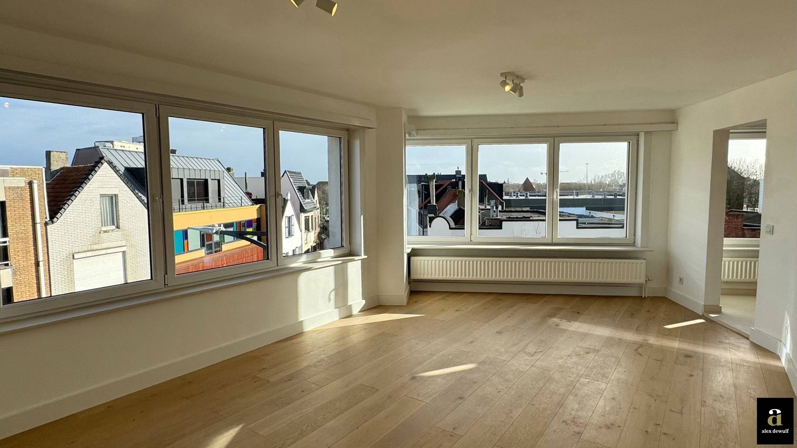 Gerenoveerd hoekappartement met 2 volwaardige slaapkamers, vlakbij het centrum van Knokke. - foto 3