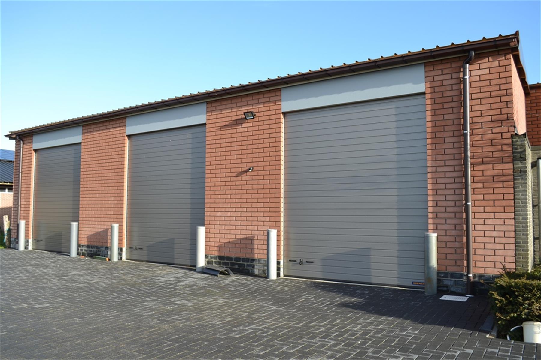 MAGAZIJN/OPSLAGRUIMTE CA. 200 M² met 3 toegangspoorten - foto 1